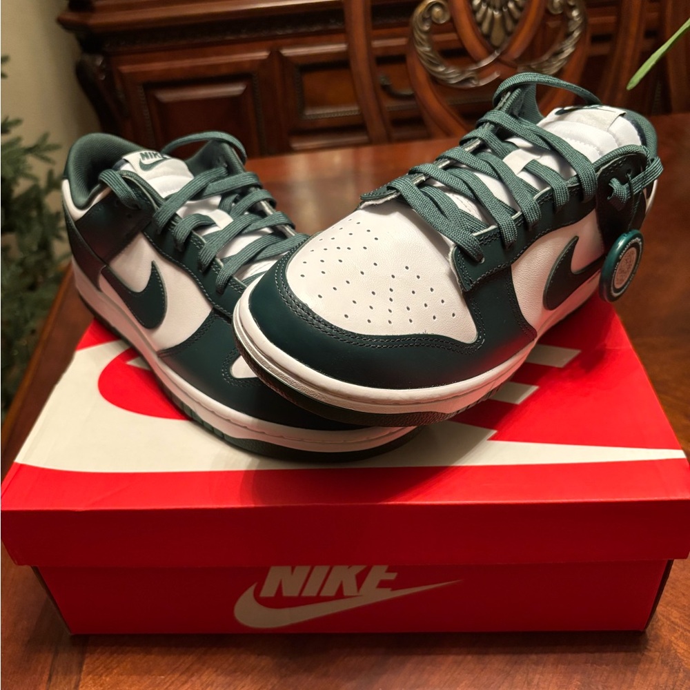 Nike dunk green size 10 brand new